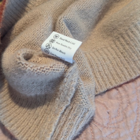 Colorful Bear Pattern Sweater - Picture 5 of 8